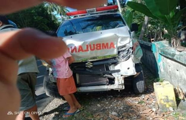 Foto: Ambulance Puskesmas Buki yang Ringsek usai nabrak kerbau