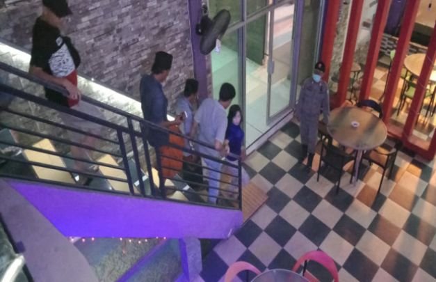 Foto : Salah satu tempat karaoke favorit di Sampang tak luput dari sasaran Satgas Covid -19