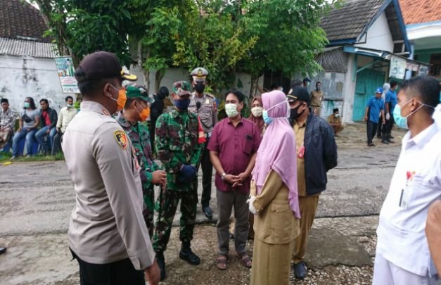 Foto: Kapolres Sumenep, Dandim 0827 saat berada di Desa Keles Ambunten