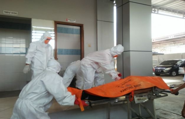Foto : Almarhum mau di evakuasi ke RSUD Sampang
