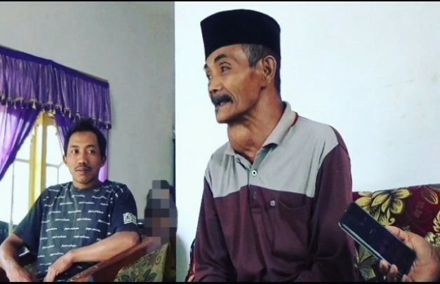 Foto: Prayit, warga Desa Burno Kecamatan Senduro Kabupaten Lumajang, saat wawanca dengan media