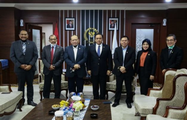 Foto : Ketua DPD RI, AA LaNyalla bersama Ketua BPK RI, Agung Firman Sampurna, di agenda Sidang Paripurna Luar Biasa DPD RI
