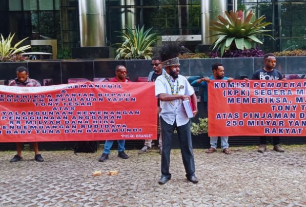 Foto: Aksi Sius Ayemi di KPK 