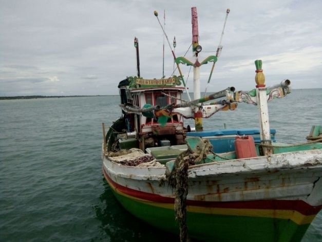 Foto Perahu Nelayan di Pelabuhan Branta Pesisir Pamekasan