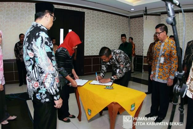 Suasana saat pelantikan 9 orang pejabat oleh Sekda kabupaten Bekasi