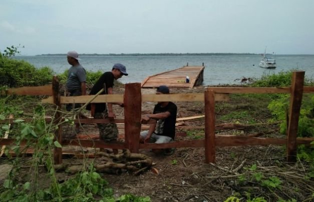 Foto: Pembangunan Proyek  Dermaga di Pagerungan yang ditutup warga