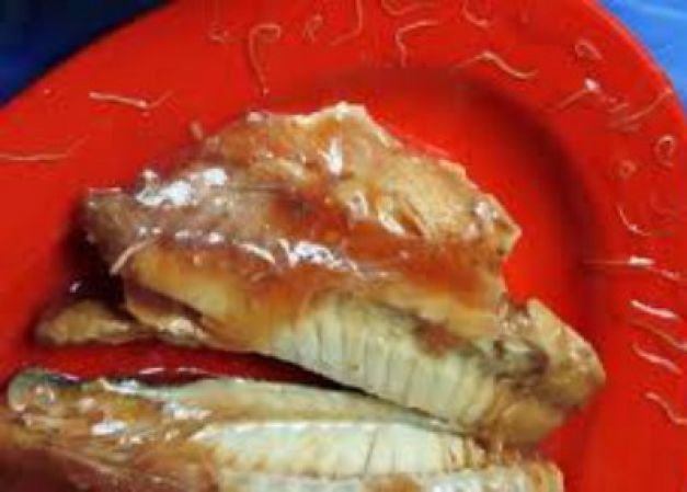 Foto : Sampel Ikan Kaleng Yang Mengandung Cacing