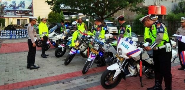 Pemeriksaan Rutin Kendaraan Operasional Satlantas Polres Metro Bekasi. 