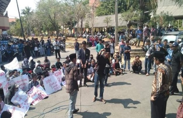Foto : Saat GEMPAR Melakukan Aksi ke Kampus IAIN Madura