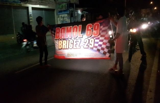 Foto : Puluhan Anggota Geng saat Melakukan Konvoi di Jl. Pintu Gerbang Pamekasan