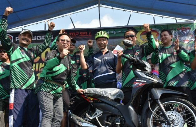 Foto:  1 Unit Motor pemberian Danrem 082 CPYJ di HUT ke-5 Komunitas Fun Bike