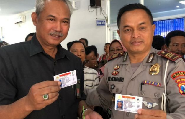 Foto: pembagian SIM gratis oleh Satlantas Polres Lumajang