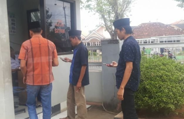 Fotò: perwakilan masyarakat tiga desa saat meluruk pln sumenep