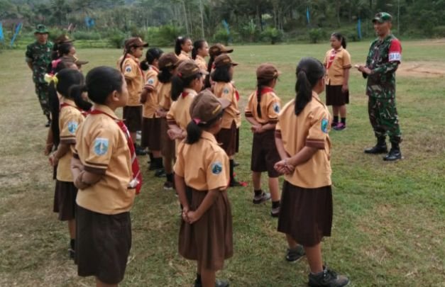 Foto: pelajar sekitar lokasi TMMD yang dilatih kedisiplinan