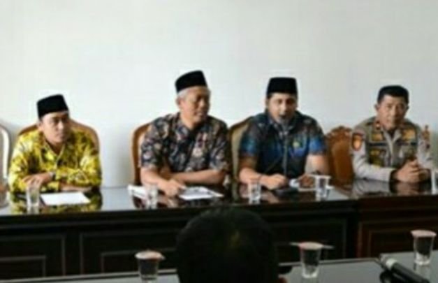 Foto: anggota DPRD Kota Malang saat menemui pendemo