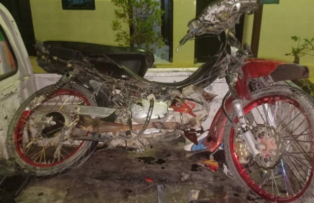 Foto : Sepeda Motor dan petugas Dilokasi Kejadian