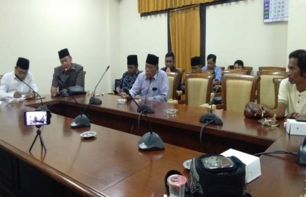 Foto : Suasana di Ruang Komisi Besar DPRD Sampang tanpa dihadiri Camat dan lurah