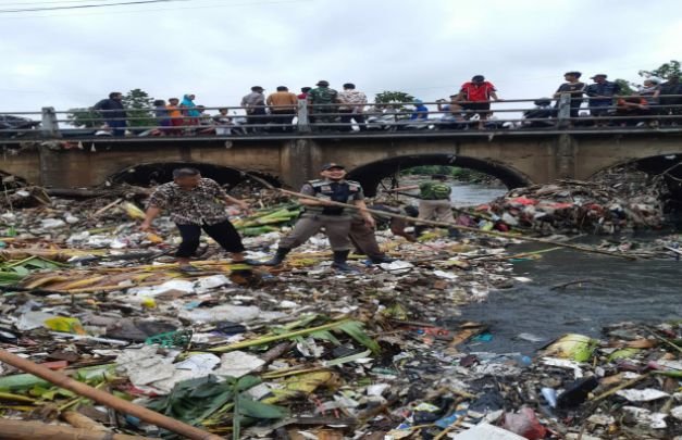 Foto : Giat Bersih Kali Jambe Bekasi