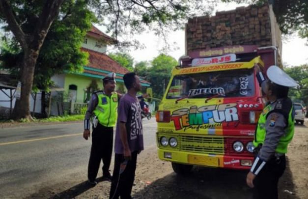 Foto : Satlantas Polres Probolinggo jaring Razia Sepanjang Jalan Leces