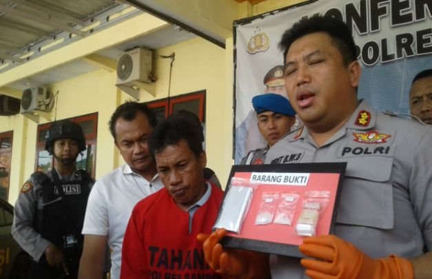 Foto: Kapolres sampang saat pers rilease