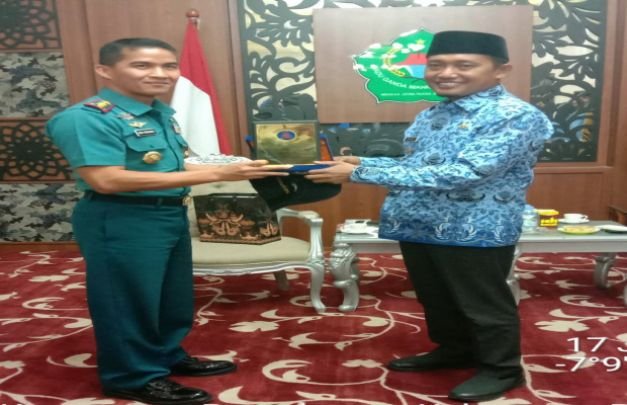 Fotoo: Komandan Lanal Batuporon, Letkol Laut Dodi Hermanto M. Tr Hanla Saat Bersilaturrohmi Dengan Wabup Pamekasan Raja'e SHi
