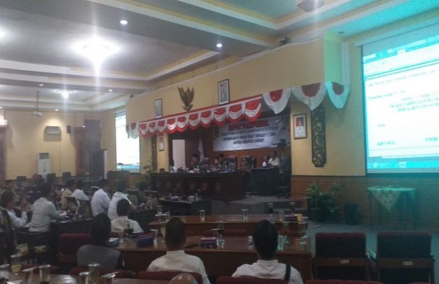 Foto: suasana paripurna pandangan umun fraksi-fraksi di DPRD Sumenep