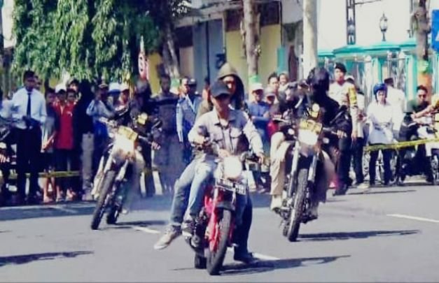 Foto: Adegan simulasi penangkapan pelaku kejahatan