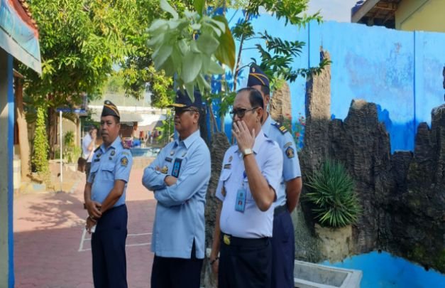 Foto: M. Hanafi Saat Mendampingi Krismono Cek Lokasi Lapas