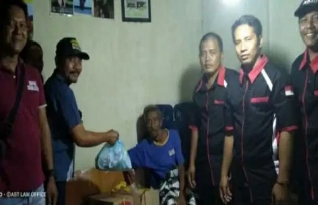 Foto: Lembaga LSM AMPUH memberikan Bahkti sosial (Baksos)