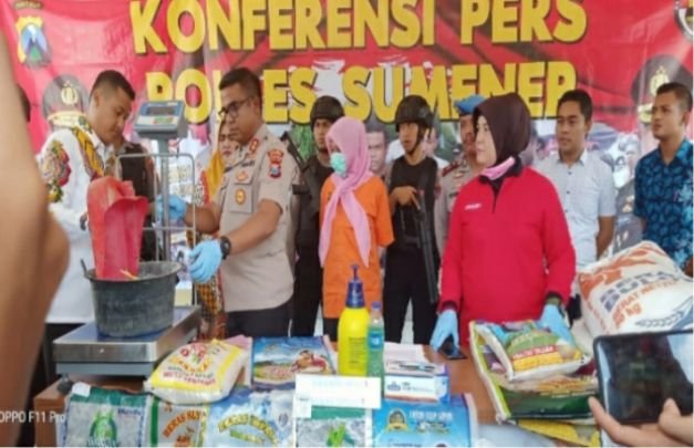 Foto: Kapolres Sumenep saat menggelar press release terkait ott beras oplosan