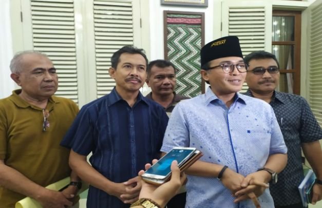 Foto: Bupati Pamekasan Didampingi Direktur RSUD Pamekasan Saat Jumpa Pers