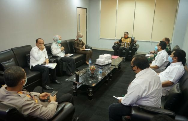 Foto : Bupati Bekasi Ratas dengan Forkompinda