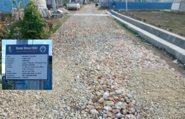Foto : Proyek pengerjaan lapen di Desa Tanjung
