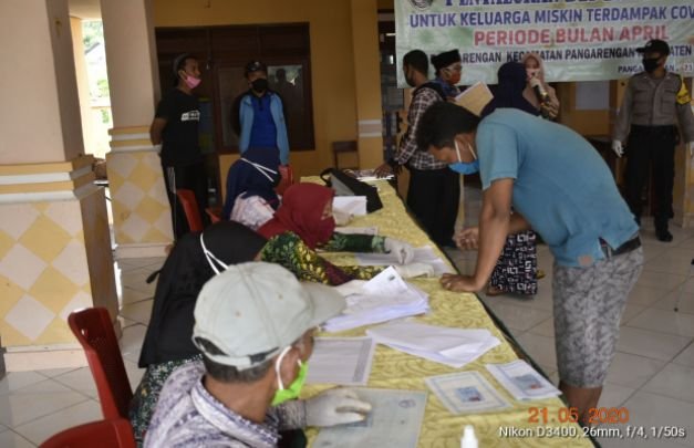 Foto : ilustrasi penerimaan Bantuan Sosial Tunai di Sampang 