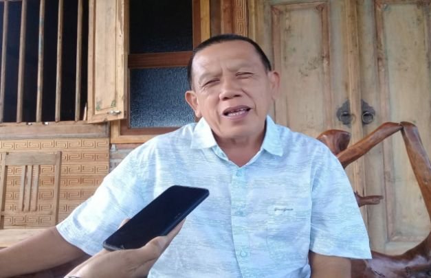 FOTO: Dirut RSUD Sumekar, Novel saat diwawancarai awak media.