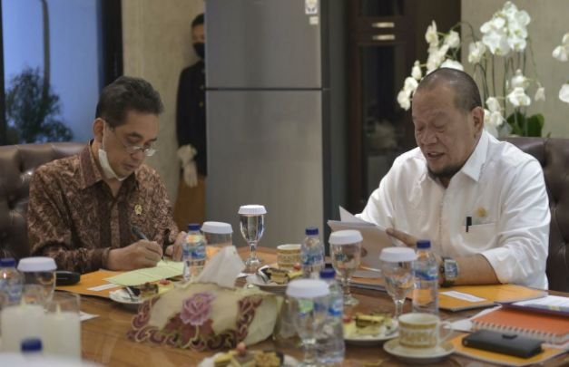Foto : Ketua DPD RI saat Raker dengan Mendag