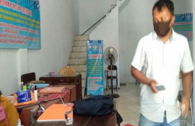 Foto : Tempat Pengecekan kesehatan mata  sebagai salah satu persyaratan untuk mengurus SIM di Satlantas Polres Sampang