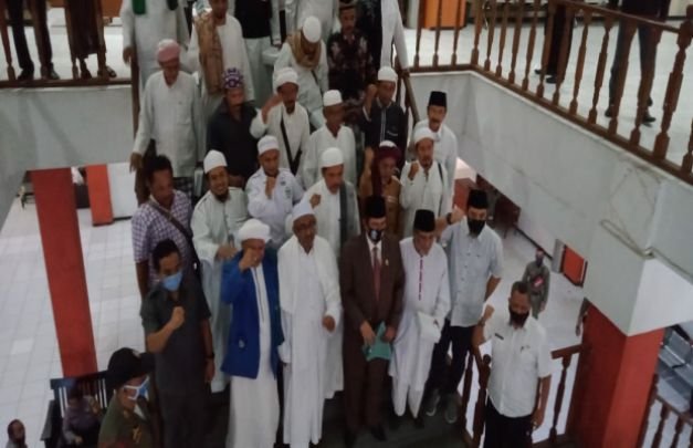 Foto: DPW FPI Sumenep saat menyampaikan tuntutannya ke DPRD.