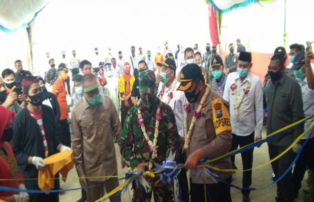 Foto : Kapolres Sampang  bersama Bupati dan wakil Bupati, Kasdim 0828 dan Dirut PT Garam Persero