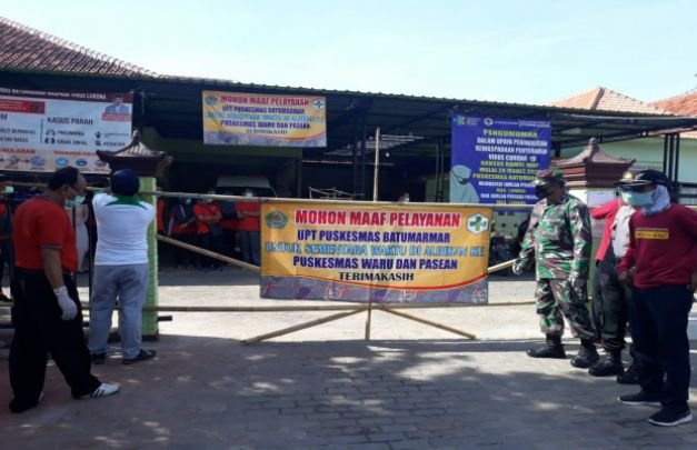 Foto: Pemasangan Pemberitahuan Penutupan Puskesmas Batumarmar