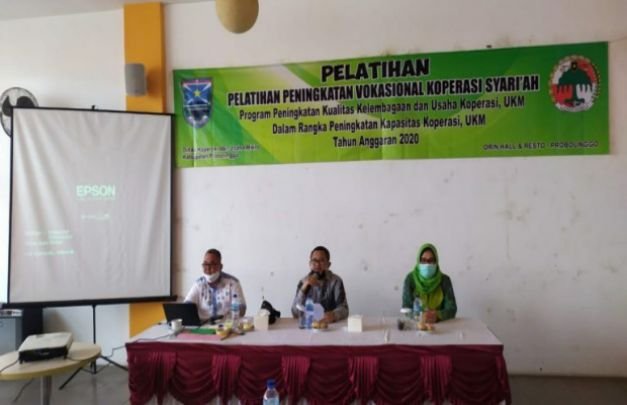 Foto : Ketua Dekopinda Kab. Probolinggo Joko Rohani Sanjaya Saat Memberikan Paparan