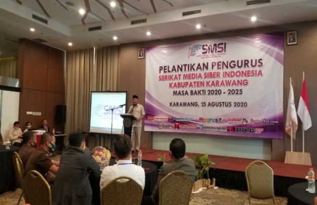 Foto : Prosesi pelantikan SMSI Karawang