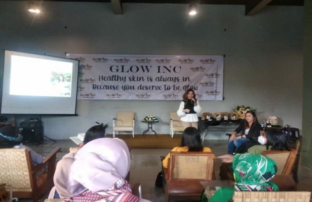 Foto: dr. Christine Icasia, M Biomed saat memberi pemaparan bahayanya kosmetik mengandung merkuri.