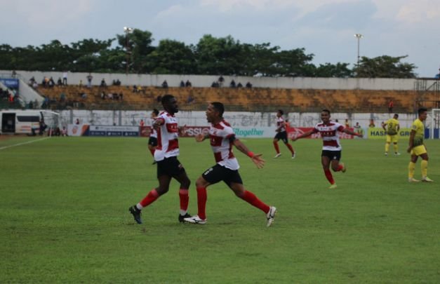 Foto: Kegembiraan Appiah bersama Beto usai ciptakan gol kemenangan 