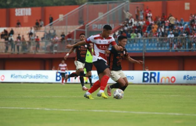 Foto: Taufik Hidayat saat laga Madura United vs Persija Jakarta