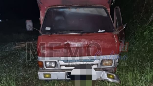 Foto : Truk yang terlibat Laka lantas di jalan raya karang Penang Sampang 