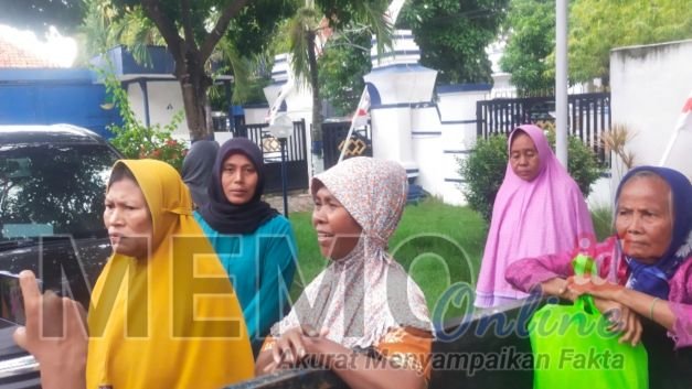 Foto : Para penerima PKH di Kantor Dinsos PPPA Kabupaten Sampang 