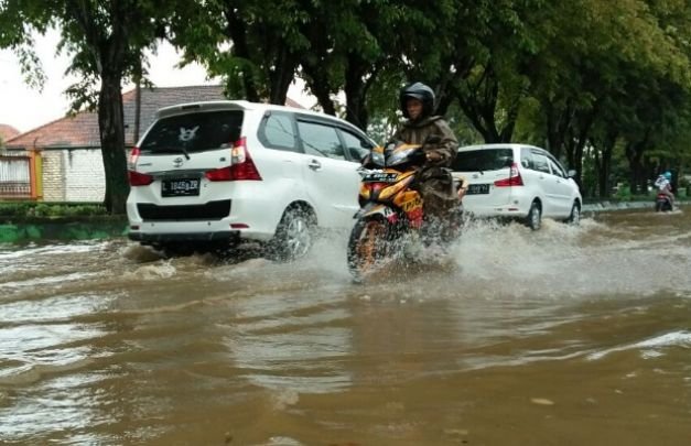 Foto; kondisi banjir yang terjadi di kecamatan kota sumenep