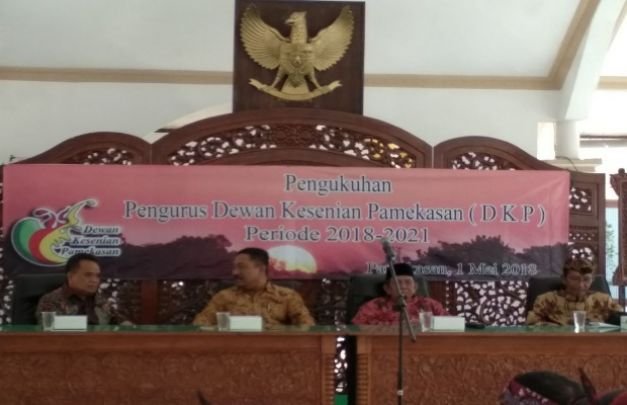 Foto PLh Bupati Pamekasan dan kadisdik