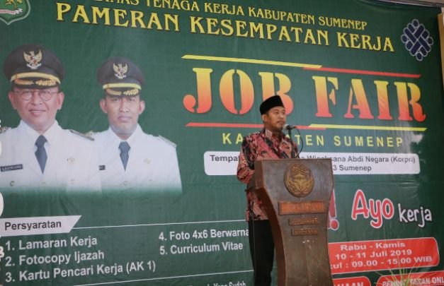 Foto: Wakil Bupati Sumenep Ach. Fauzi saat memberikan sambutan di acara job fair tahun 2019